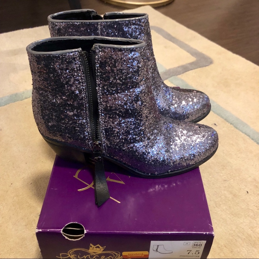 🧁Vera Wang Boots.